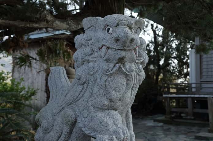 大瀬神社と狛犬