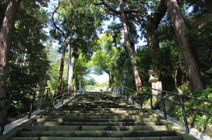 伊豆山神社　参道の階段